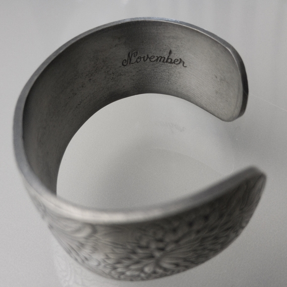 Vintage Bracelet Salisbury Pewter Flower of the Month November Cuff Accessories - Picture 4 of 6